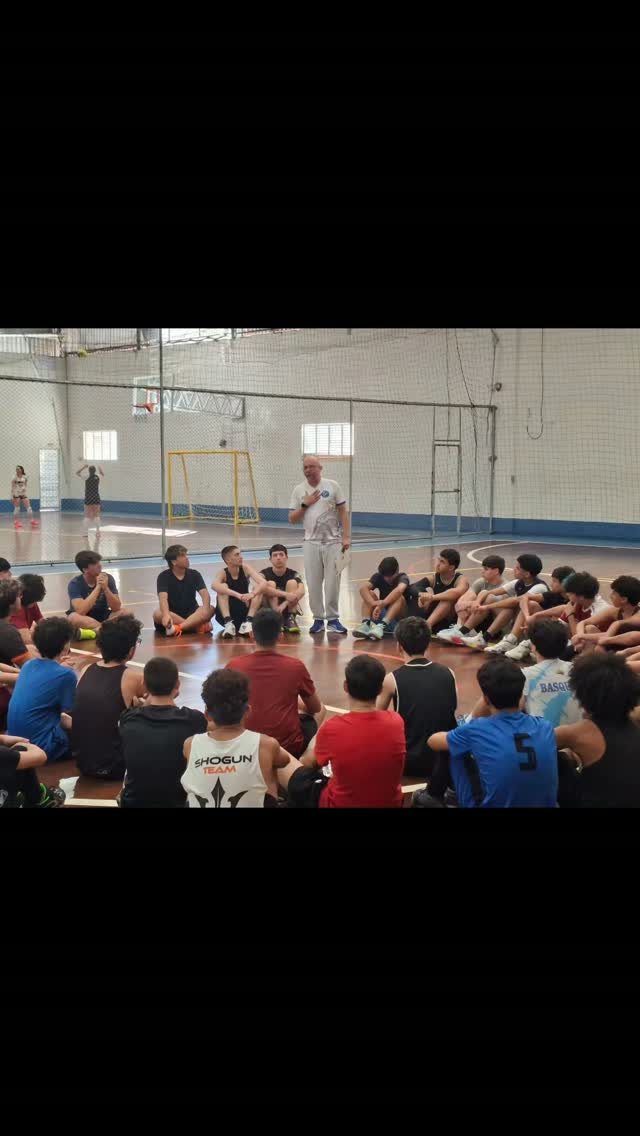 Falcons Basketball em ação